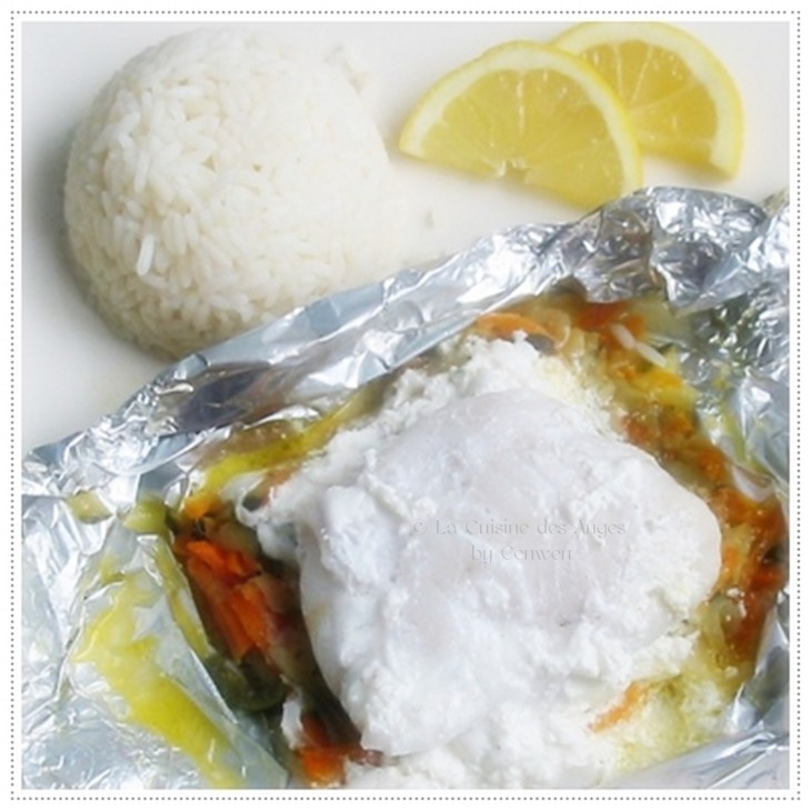 Recette de poisson blancen papilotte  avec des petits légumes et une sauce au fromage de chèvre