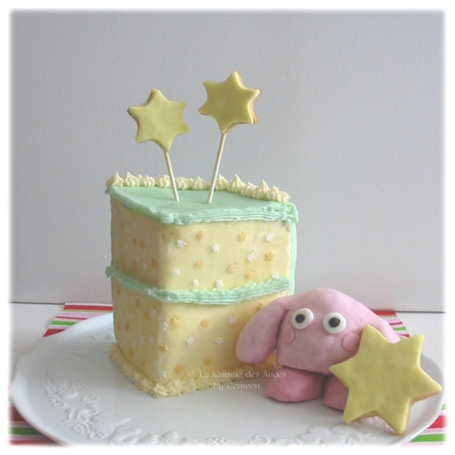 Kirby Cake, Gâteau Kirby en 3 D sur base de gâteau au yaourt, décoré à la crème au beurre et à la pâte à sucre