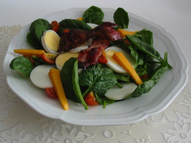 recette Index Glycémique Bas, Salade d'épinards crus avec de la mimolette, des oeufs durs, du lard et des tomates cerises