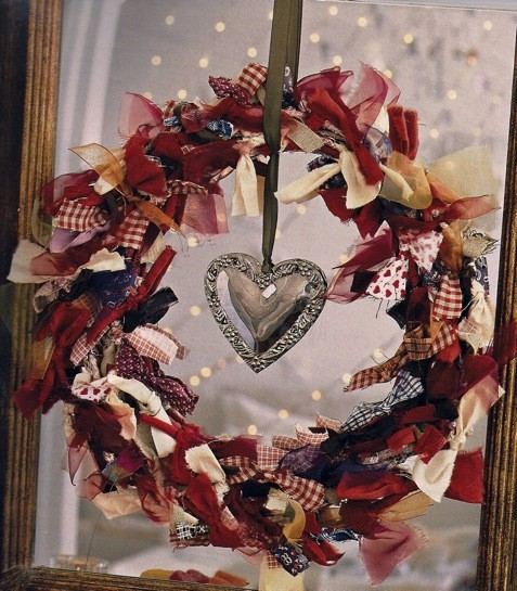 couronne de Noël avec un coeur en cristal source inconnue via tumblr