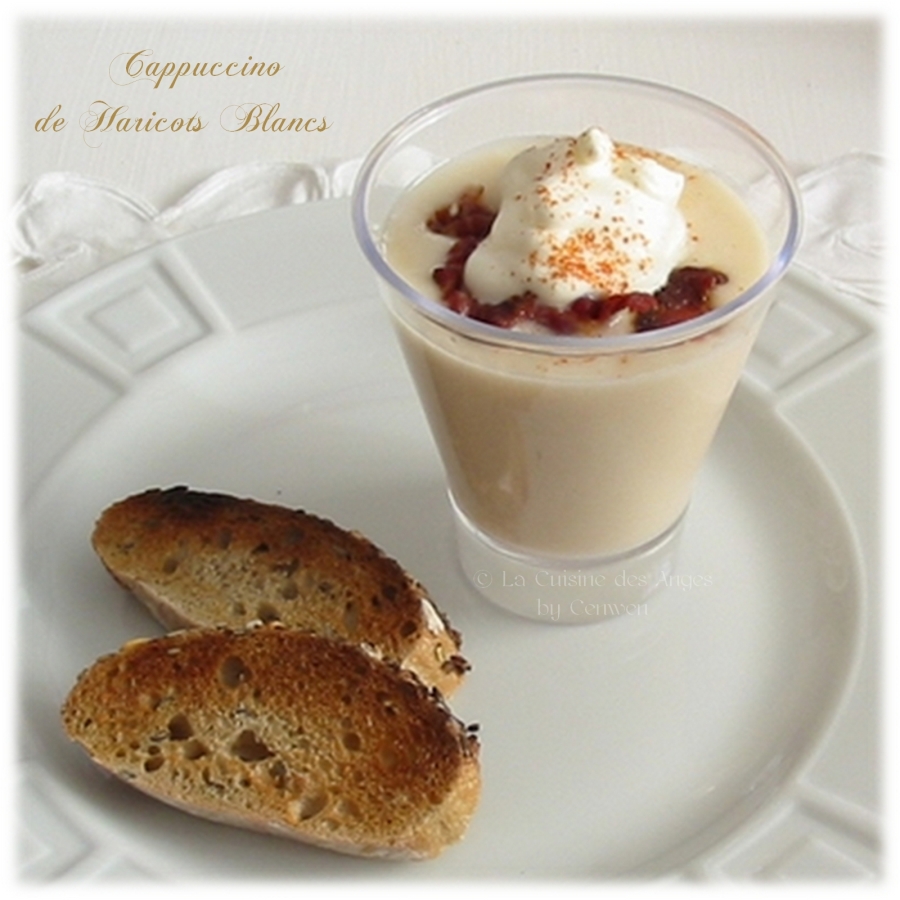 recette d'entrée ou de soupe, Cappuccino de Haricots Blancs à base de haricots blancs, lard croustillant, chantilly salée