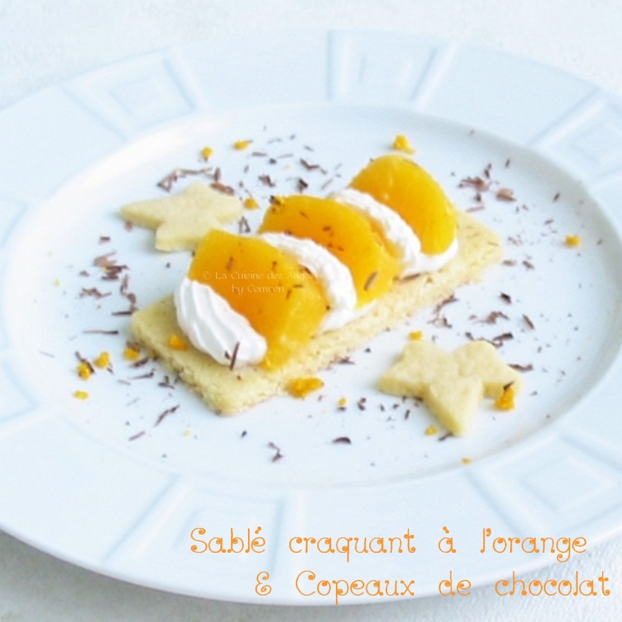 recette de dessert sur une base de sablés maison avec des quartiers d''orange, de la crème Chantilly et du chocolat noir