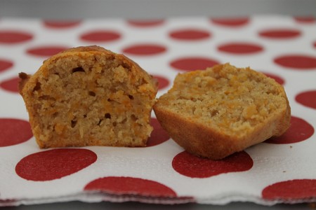 Les muffins carottes~cannelle  de Roseline du joli blog des copines de  ♥ Cupcakes, Baston et Talons Hauts ♥