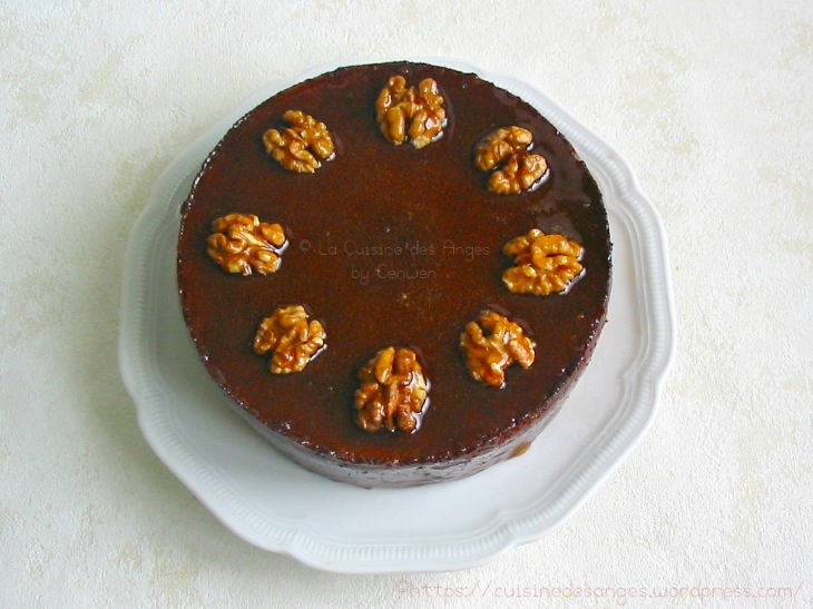 Le Cenwenoix, recette inspirée de l'Isernoix (la meilleure boulangerie de France sur M6) un gâteau régional aux noix et chocolat avec un nappage au caramel à la vanille