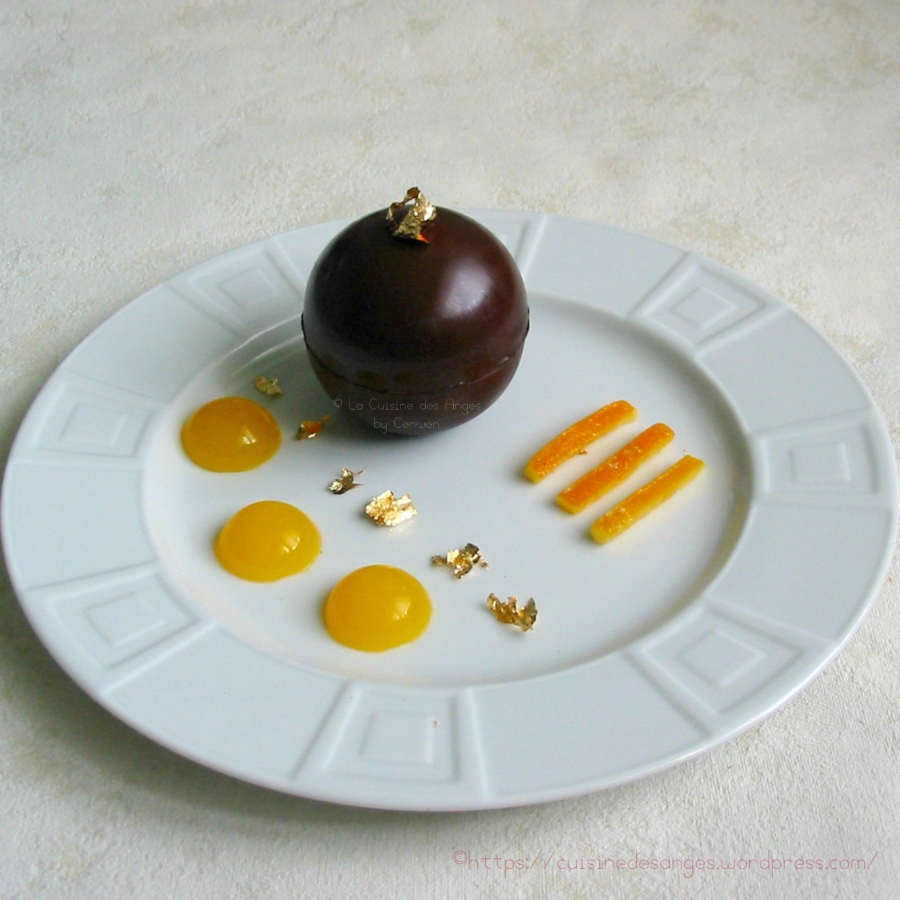 Mousse au Chocolat noir et Écorces d'oranges confites en Coque de Chocolat noir , recette de fêtes