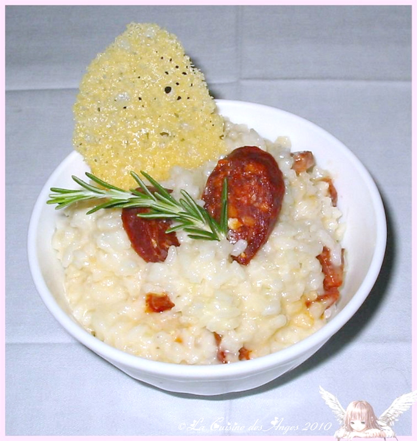 Recette économique de risotto au chorizo, avec du parmesan et de la crème, tuile de parmesan et romarin