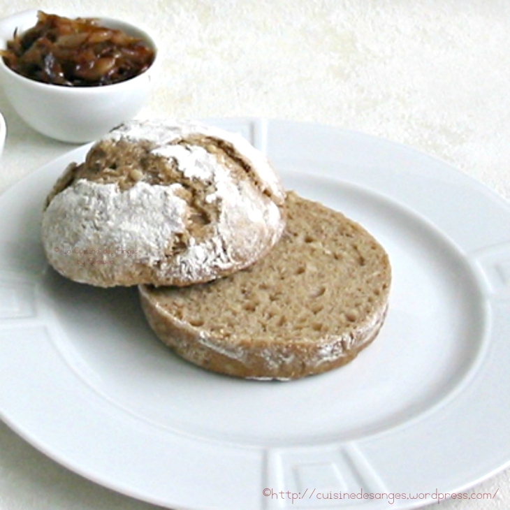 recette de petits pains à la farine de seigle avec des graines de tournesol